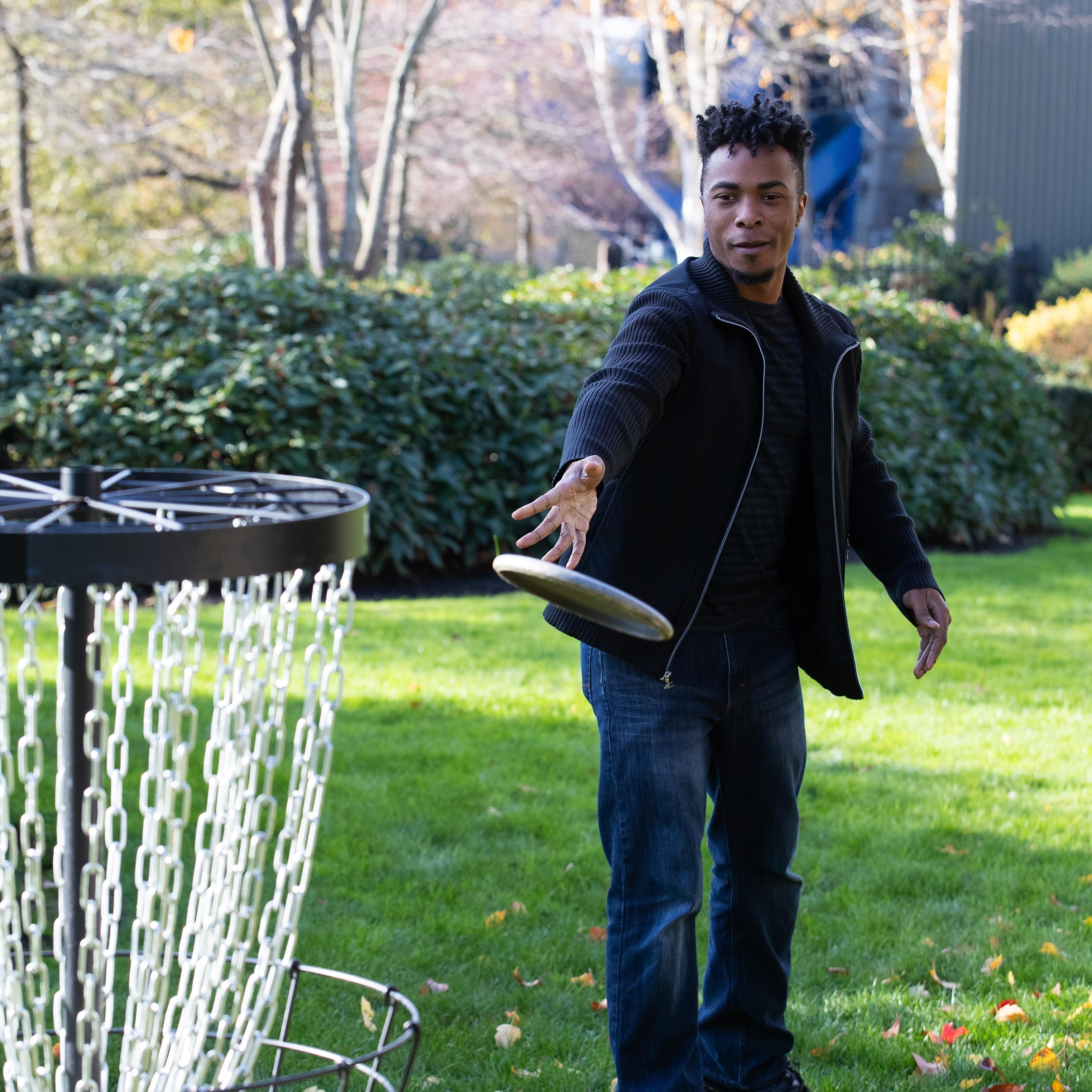 Man playing disc golf