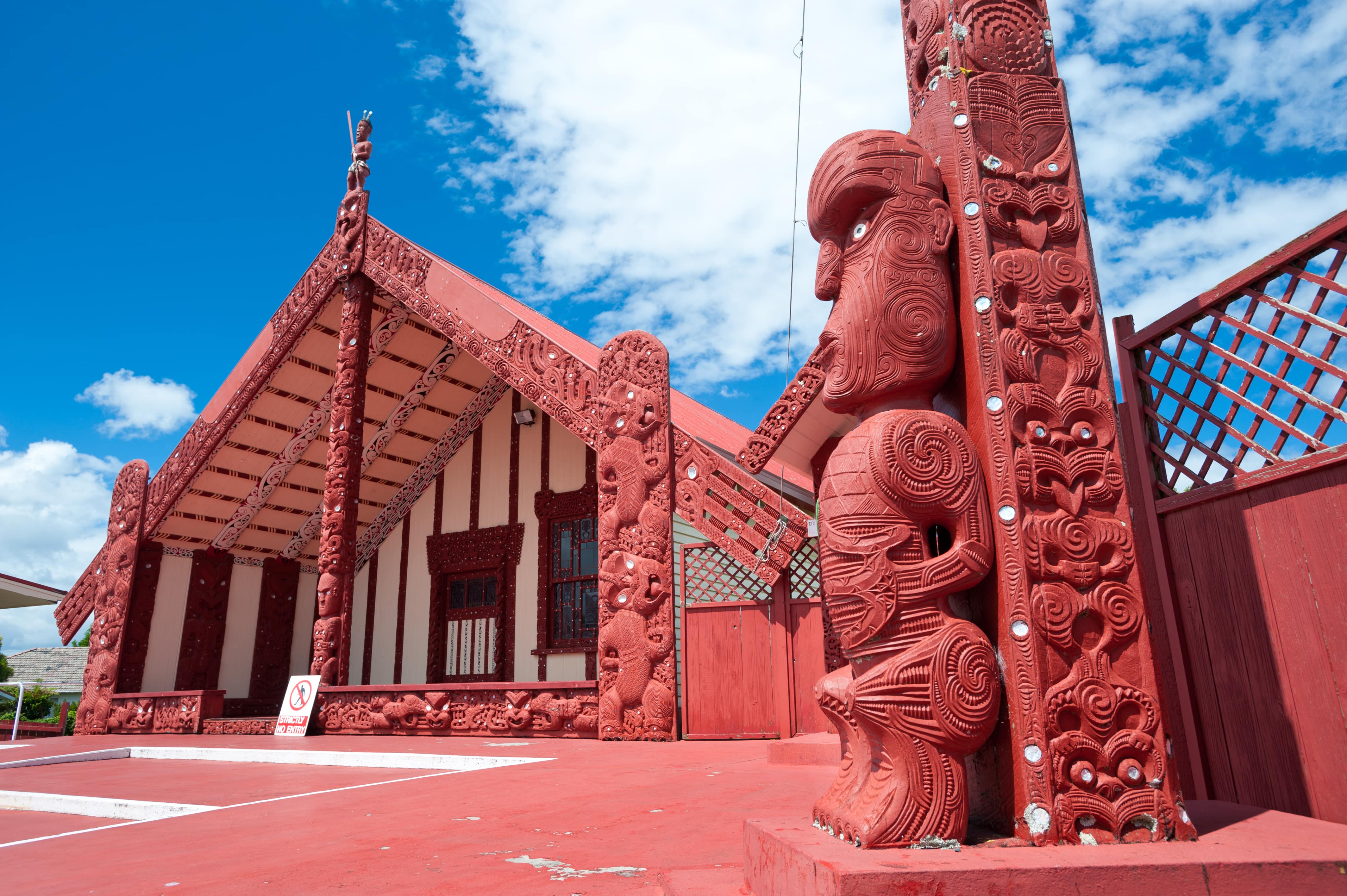 maori cultural center in roturua with totem outside