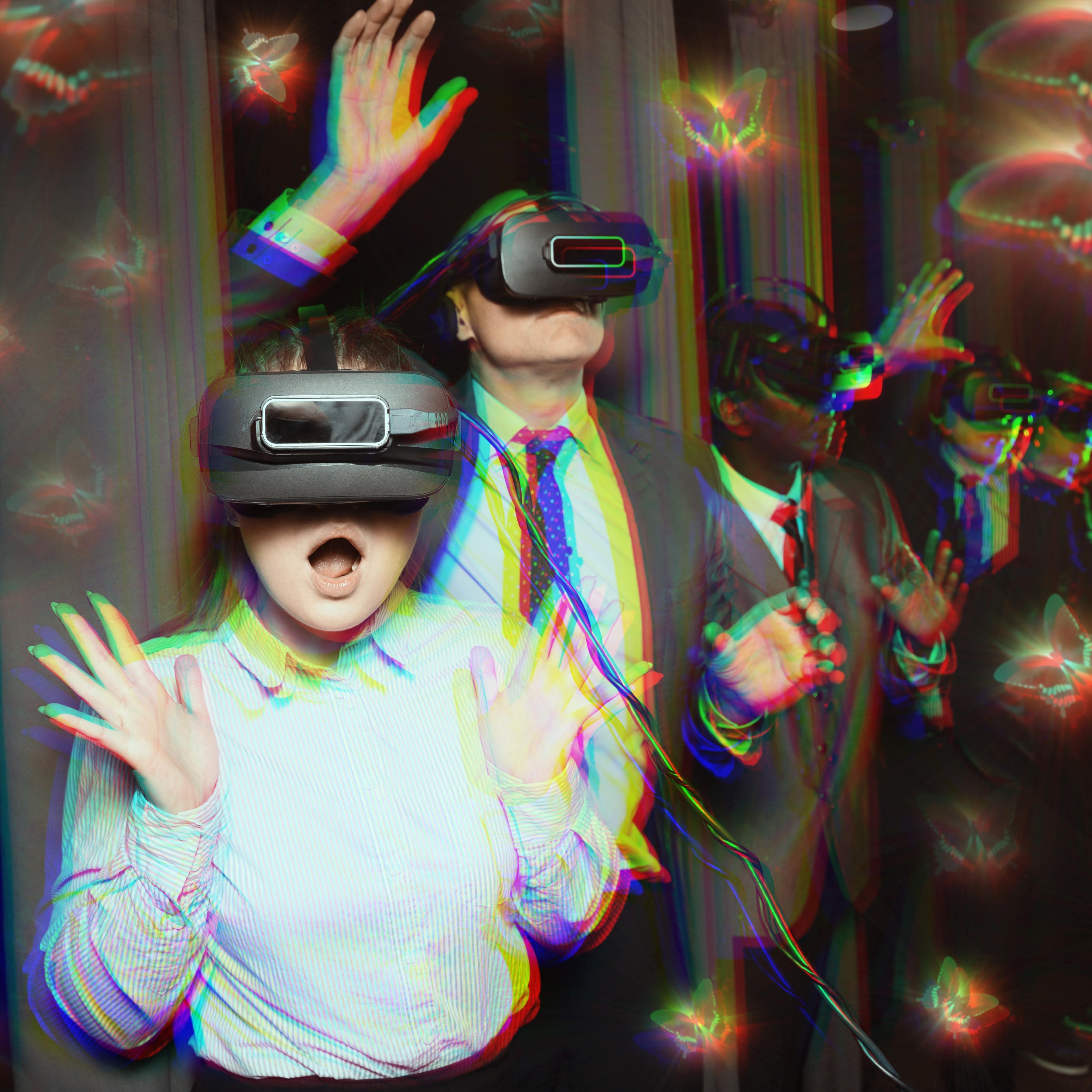 Lady and man wearing goggles in a virtual maze
